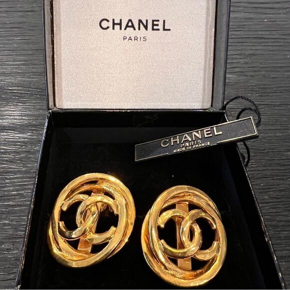 Chanel Vintage Gold Hammered Logo Cutout Clip On - Picture 2 of 11